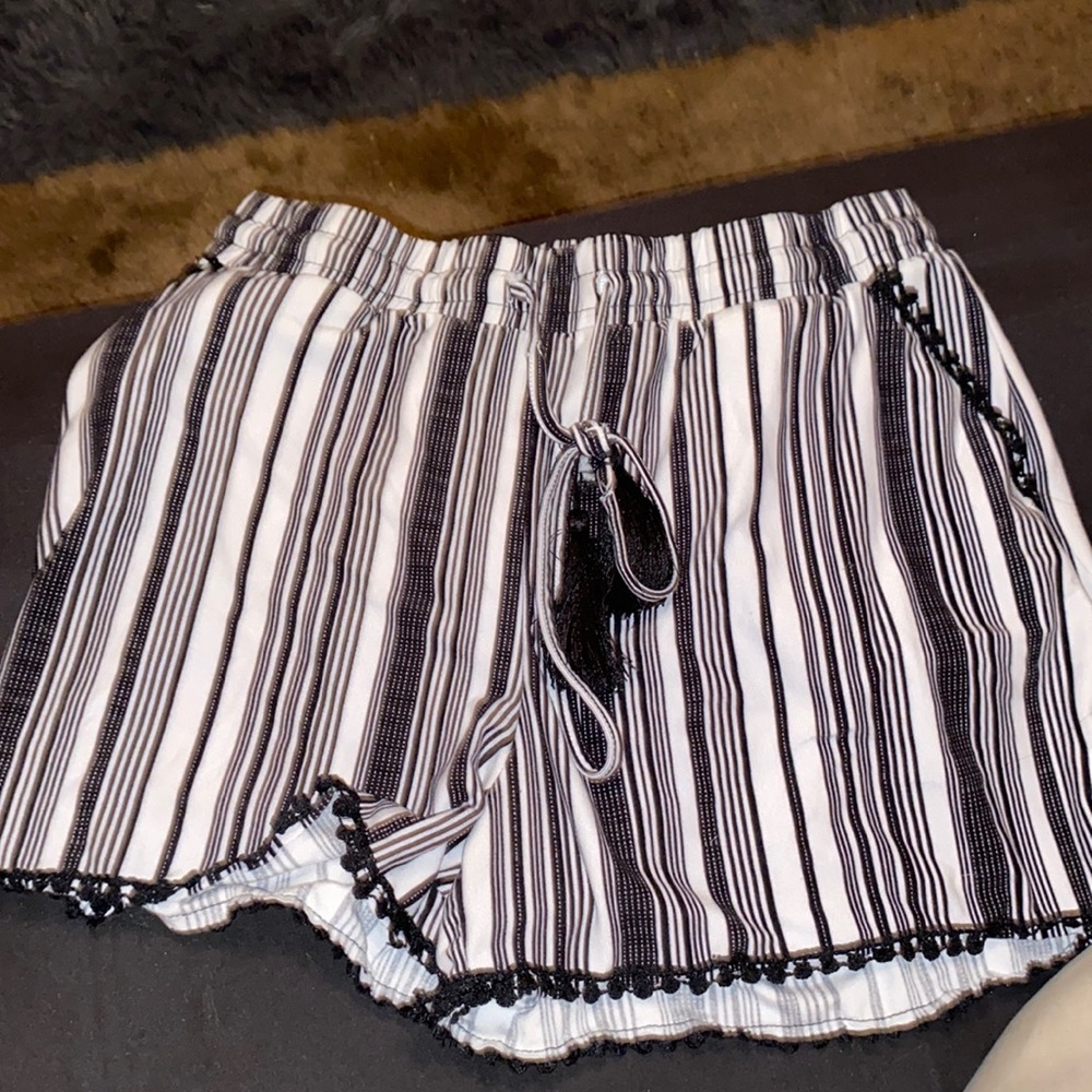 Comfortable shorts that tie size medium
